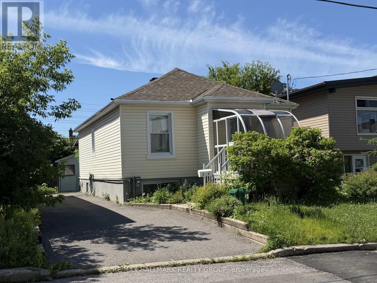 Photo 1 of 29 — 318 SHAKESPEARE STREET, Ottawa, ON K1L5M2