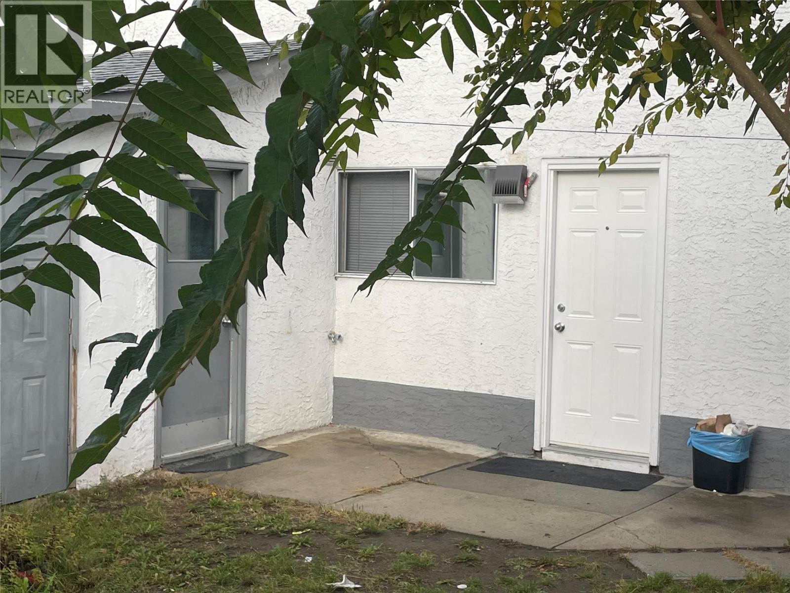 1175-1179 Raymer Avenue