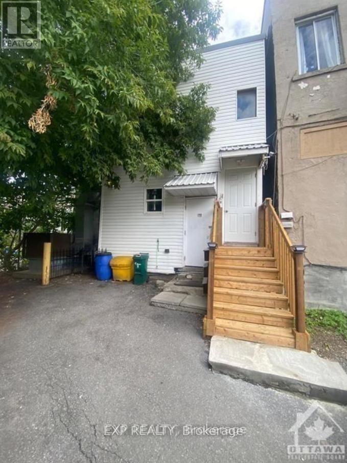 1079 WELLINGTON STREET W