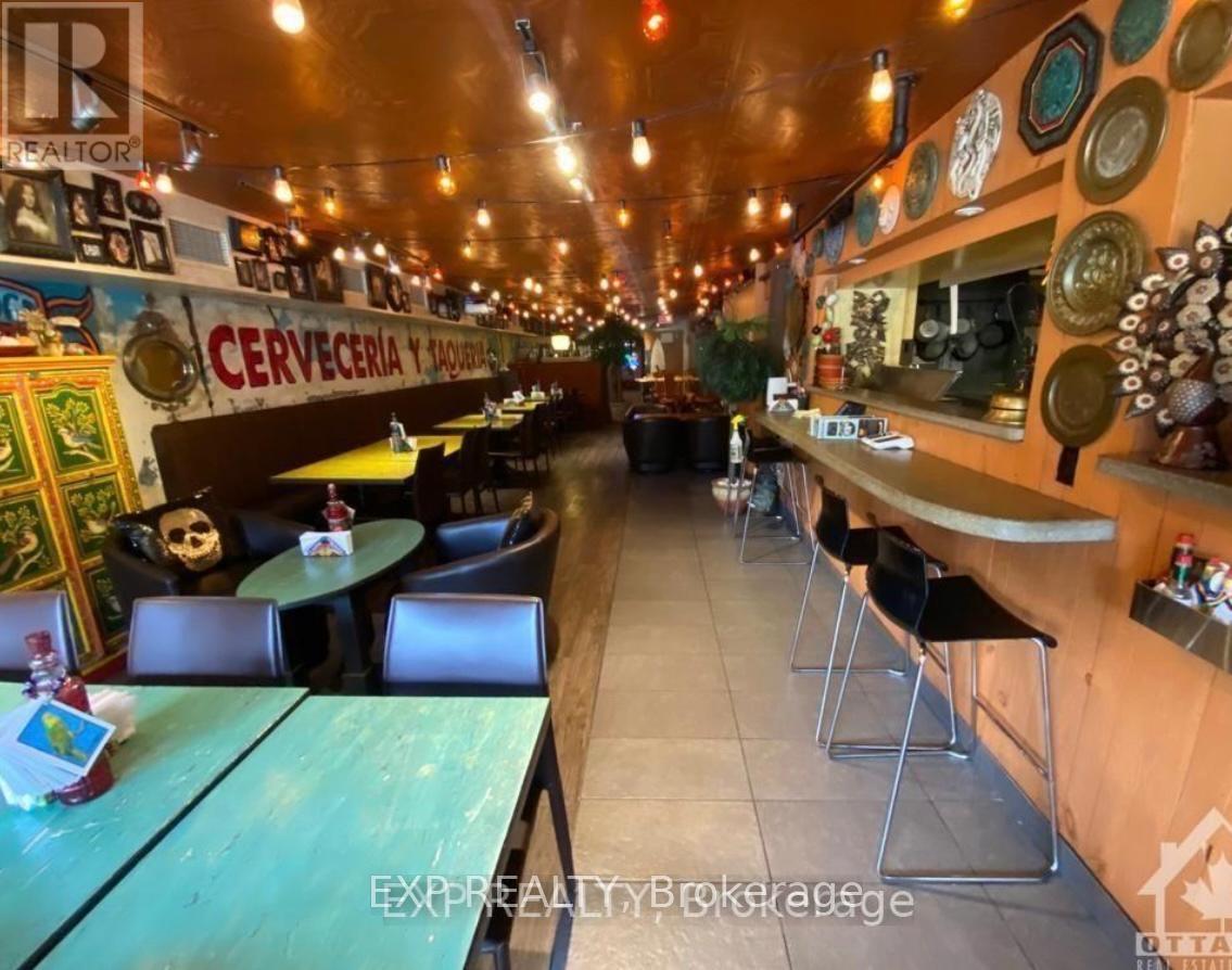 1079 WELLINGTON STREET W