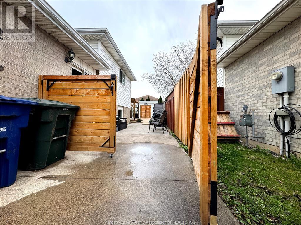 3313 CANDLEWOOD CRESCENT