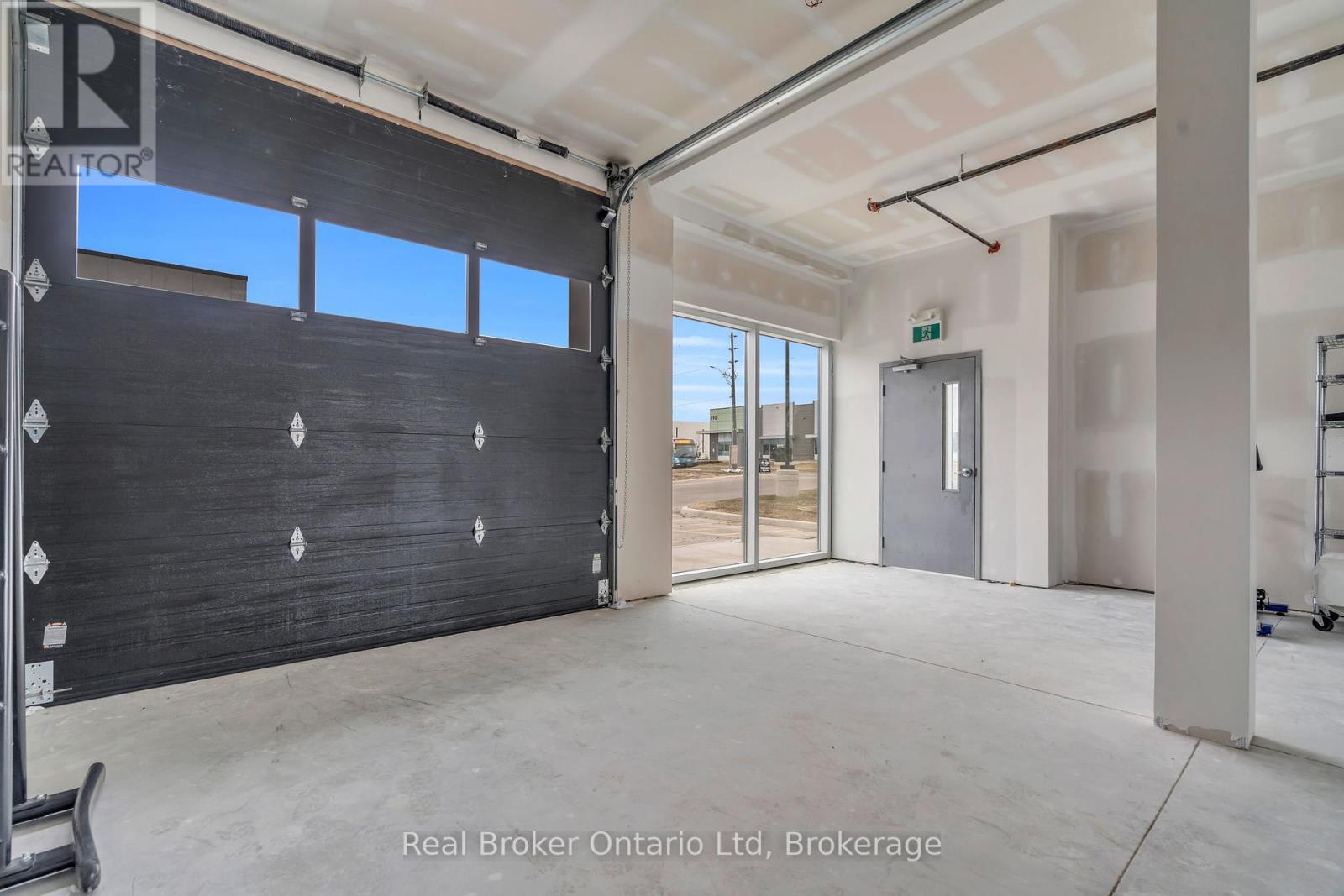 1 - FULL - 595 HANLON CREEK BOULEVARD