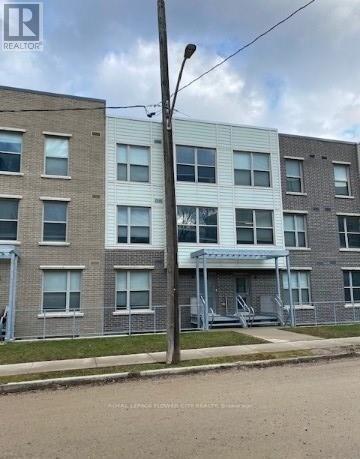 T211 - 62 BALSAM STREET