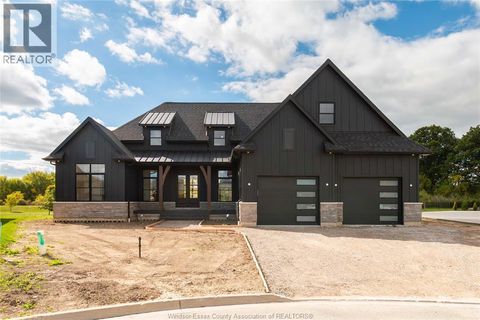 38 YORK Kingsville ON N9Y0G3