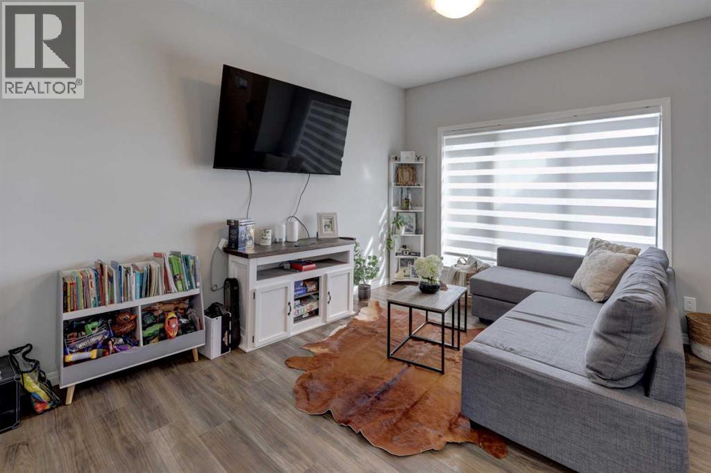 215 Chinook Gate Boulevard SW