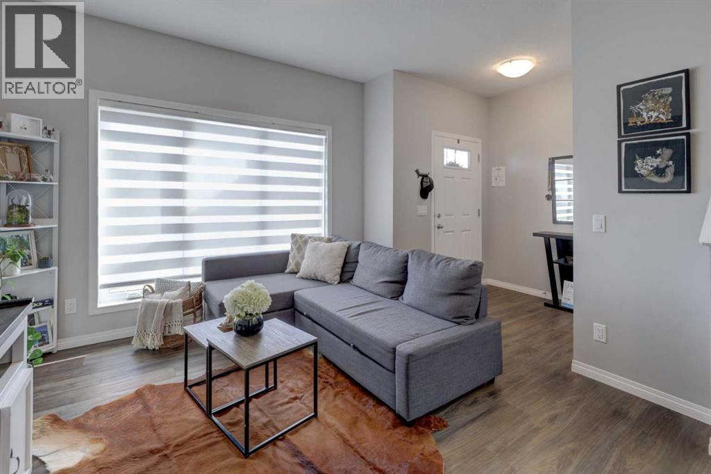 215 Chinook Gate Boulevard SW