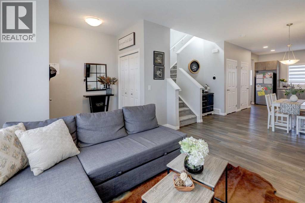 215 Chinook Gate Boulevard SW