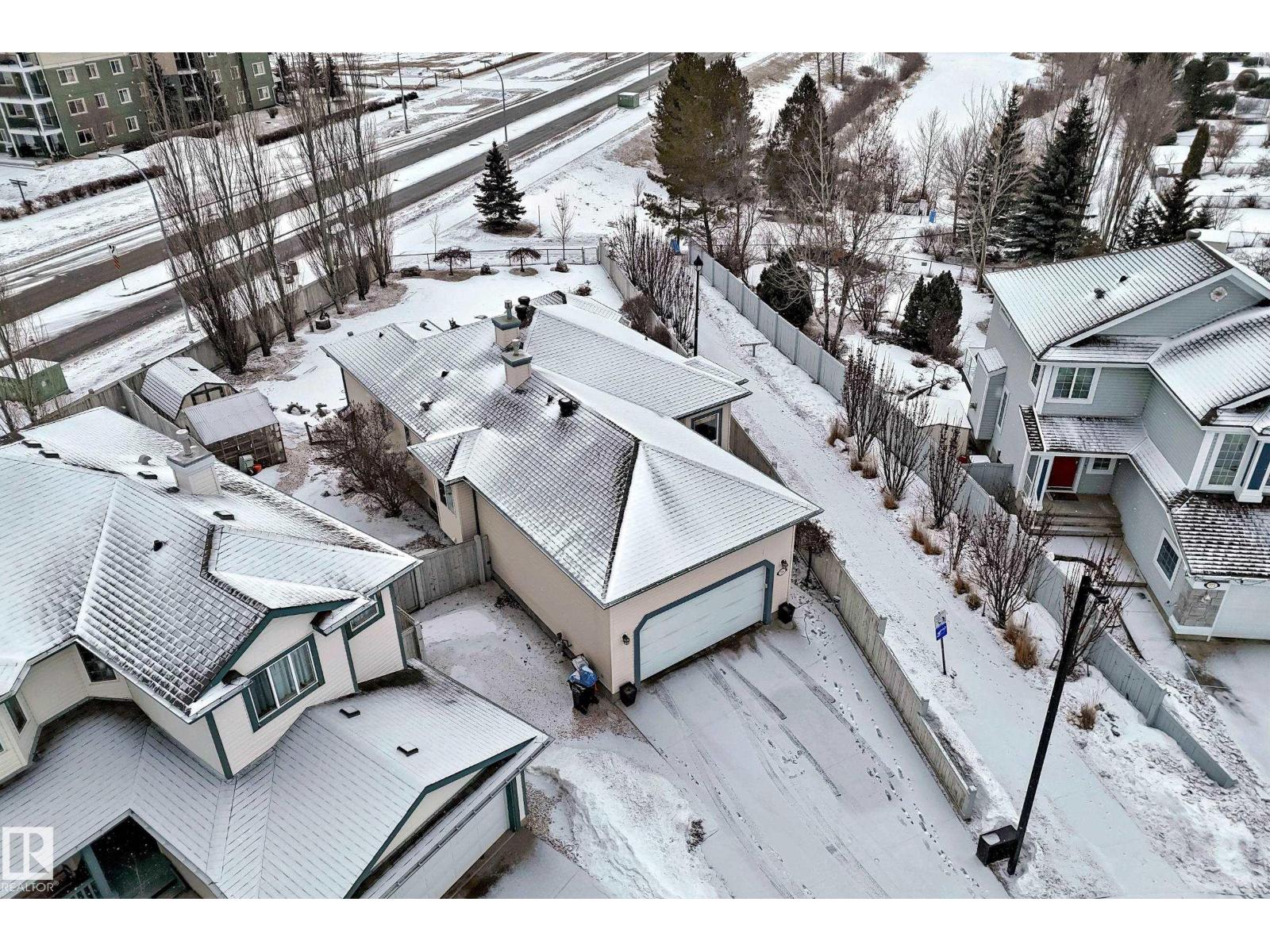 576 GLENWRIGHT CR NW