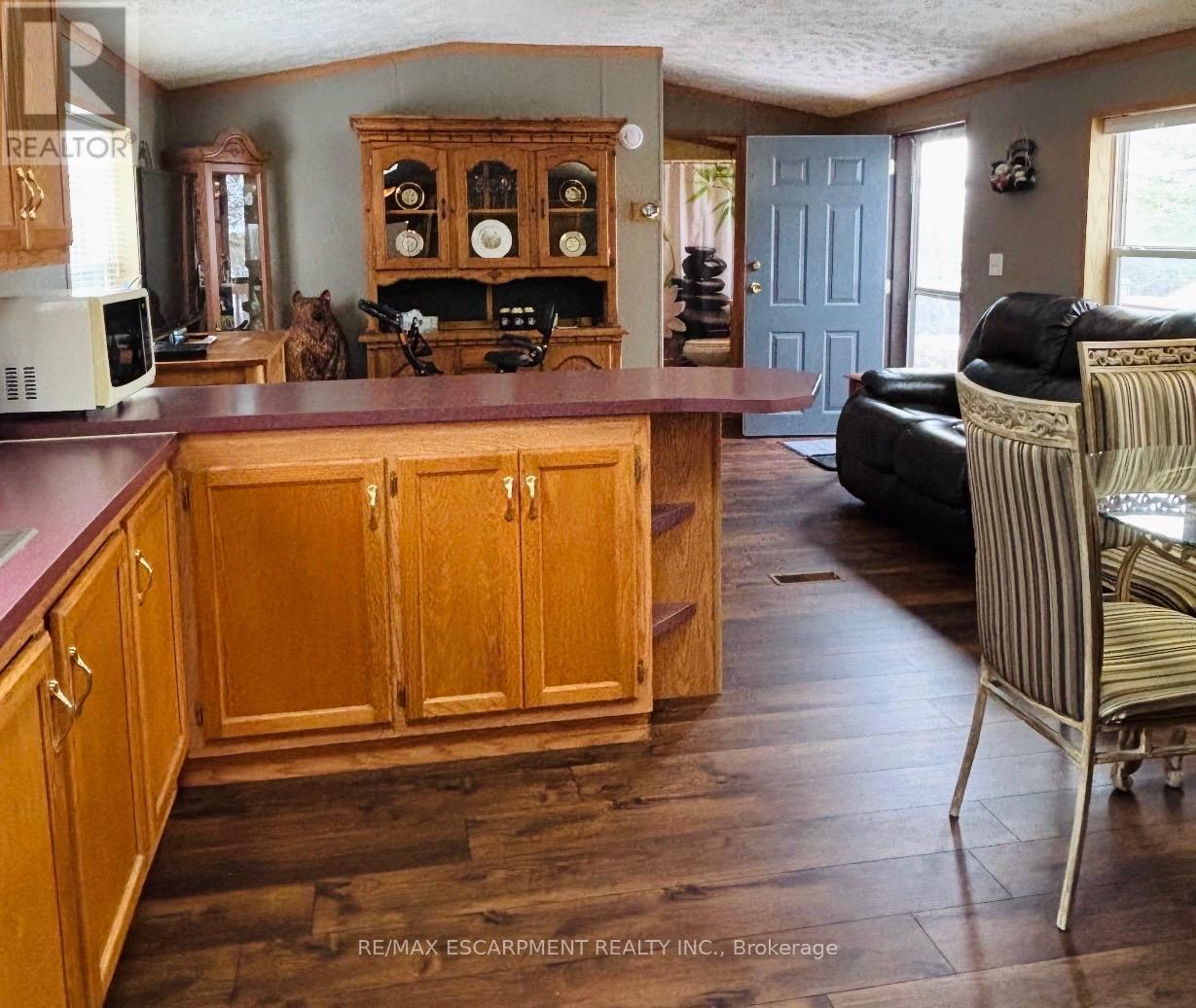 31 - 1294 8TH CONCESSION ROAD W