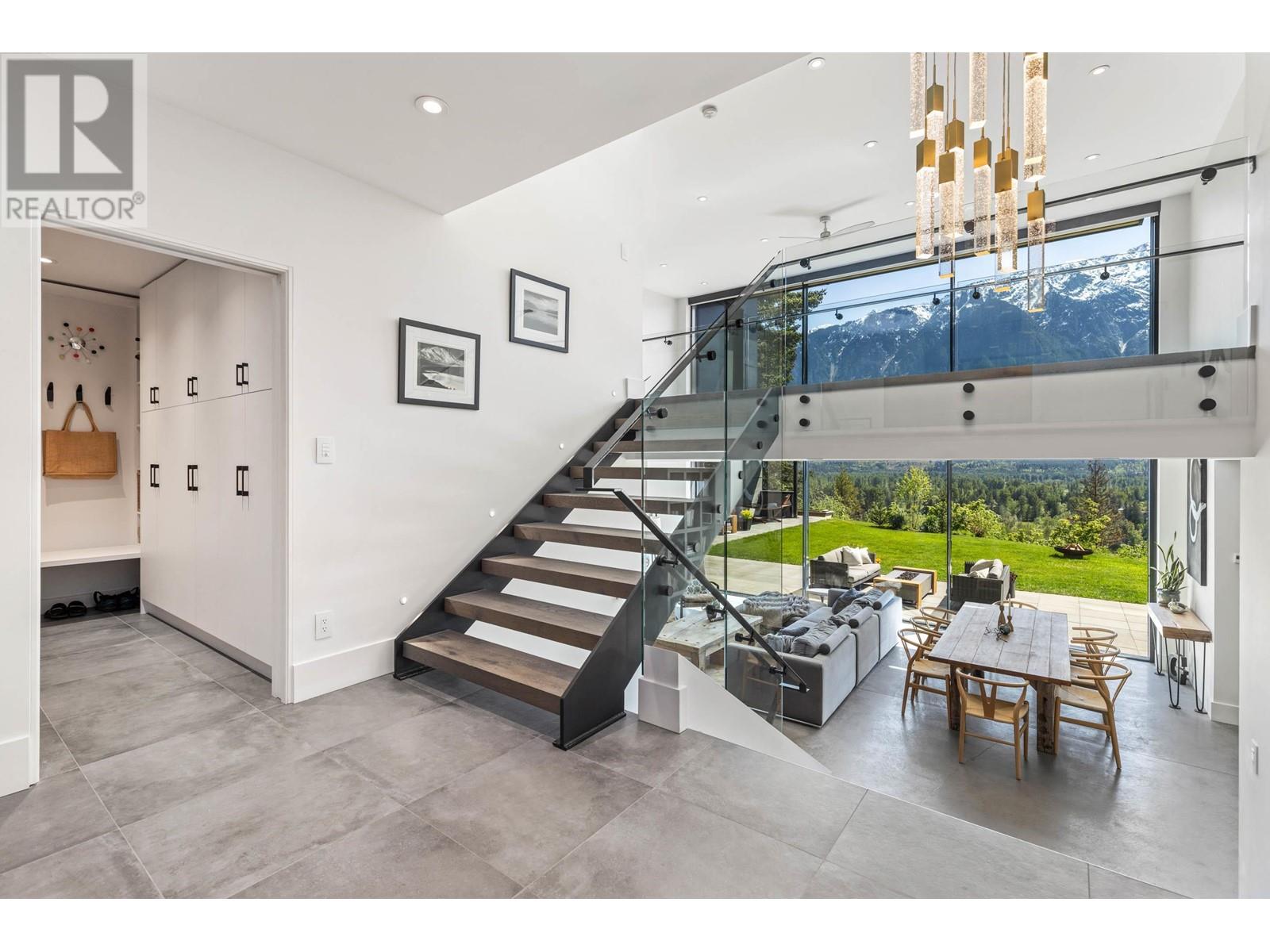 7512 PEBBLE CREEK DRIVE