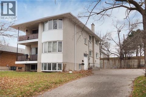 24 AUSTIN Drive Waterloo ON N2L3Y1