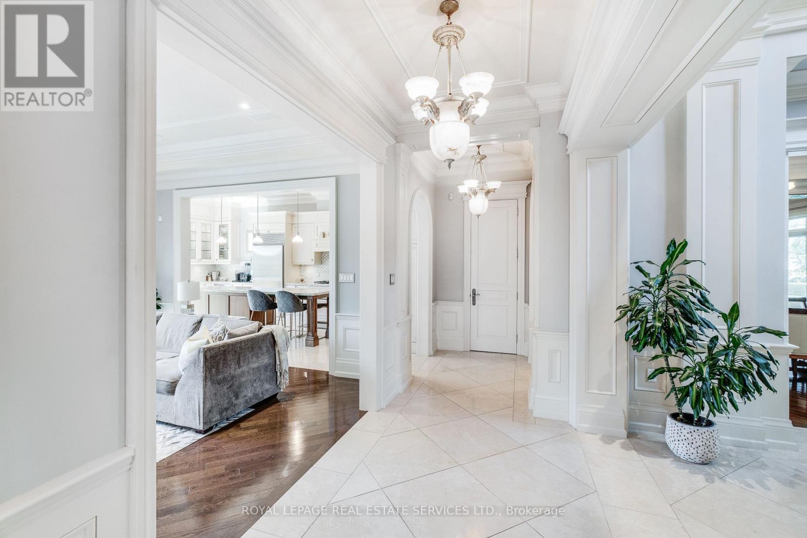 43 RIVERSIDE CRESCENT