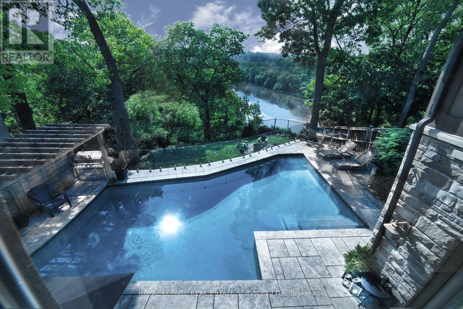 43 RIVERSIDE CRESCENT