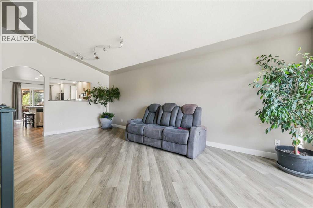 206 Highwood Village Place NW