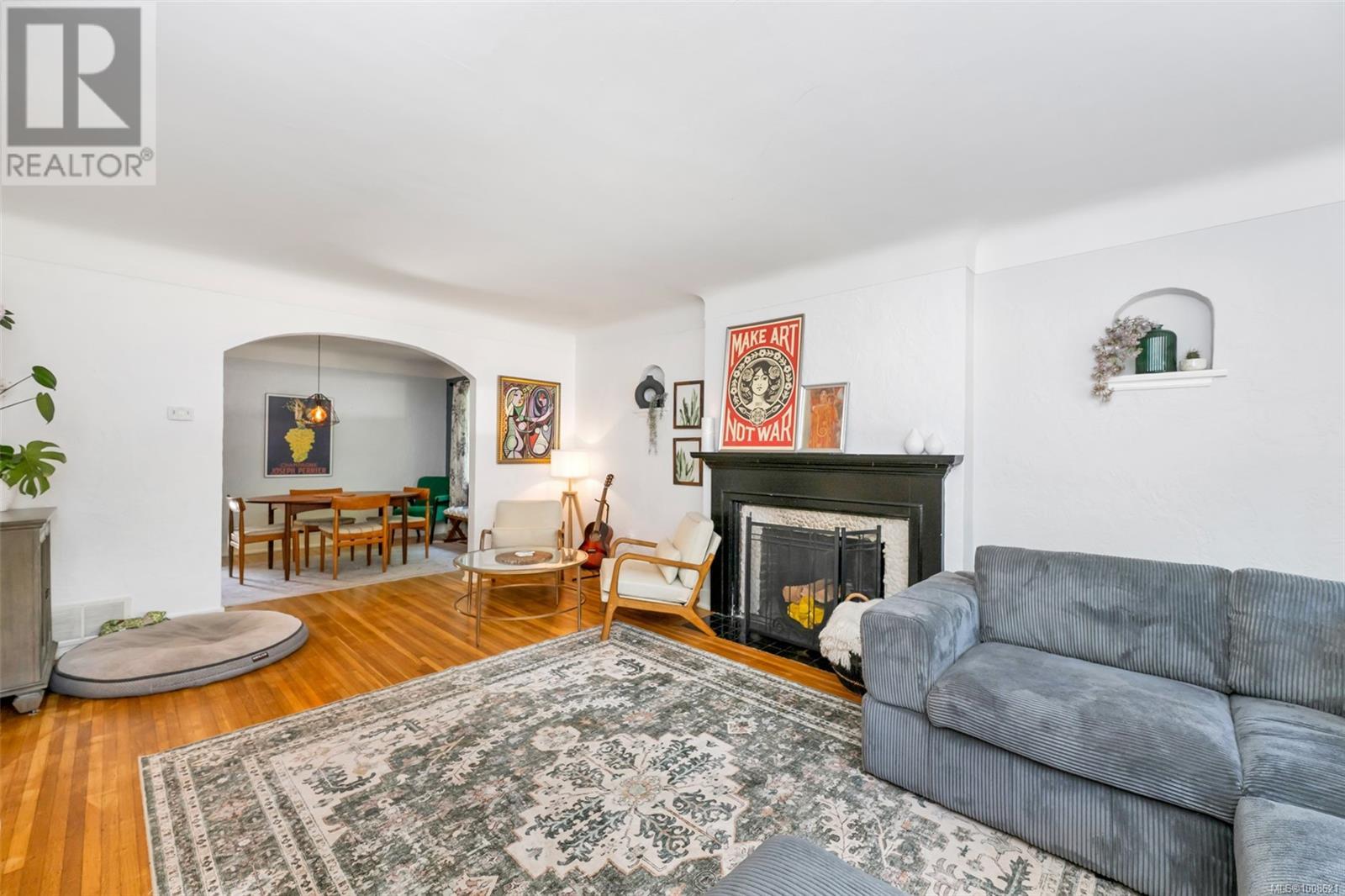 869 Richmond Ave