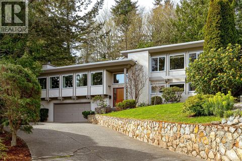 4816 Sea Ridge Dr Saanich BC V8Y3B6