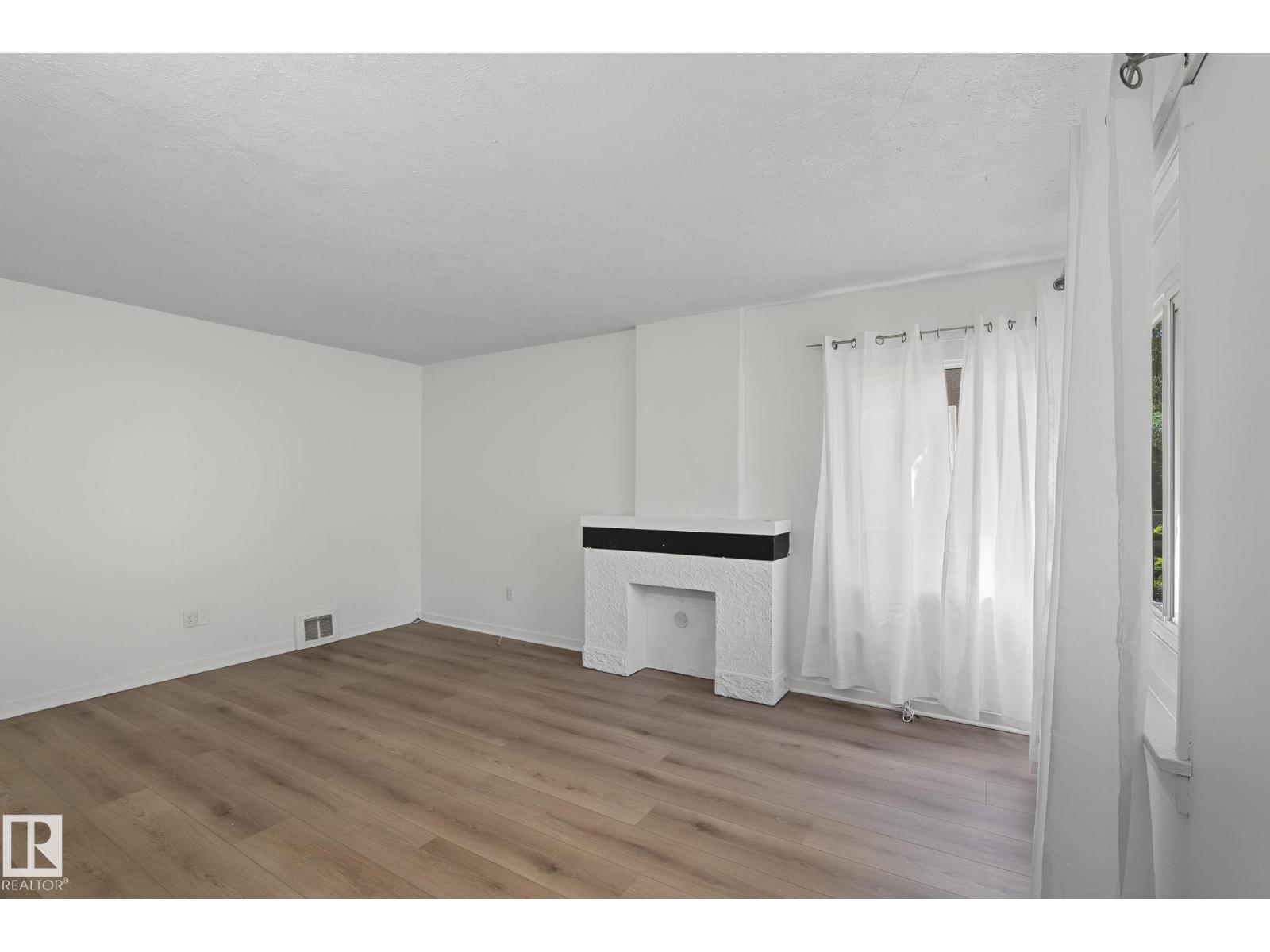 11147 78 AV NW