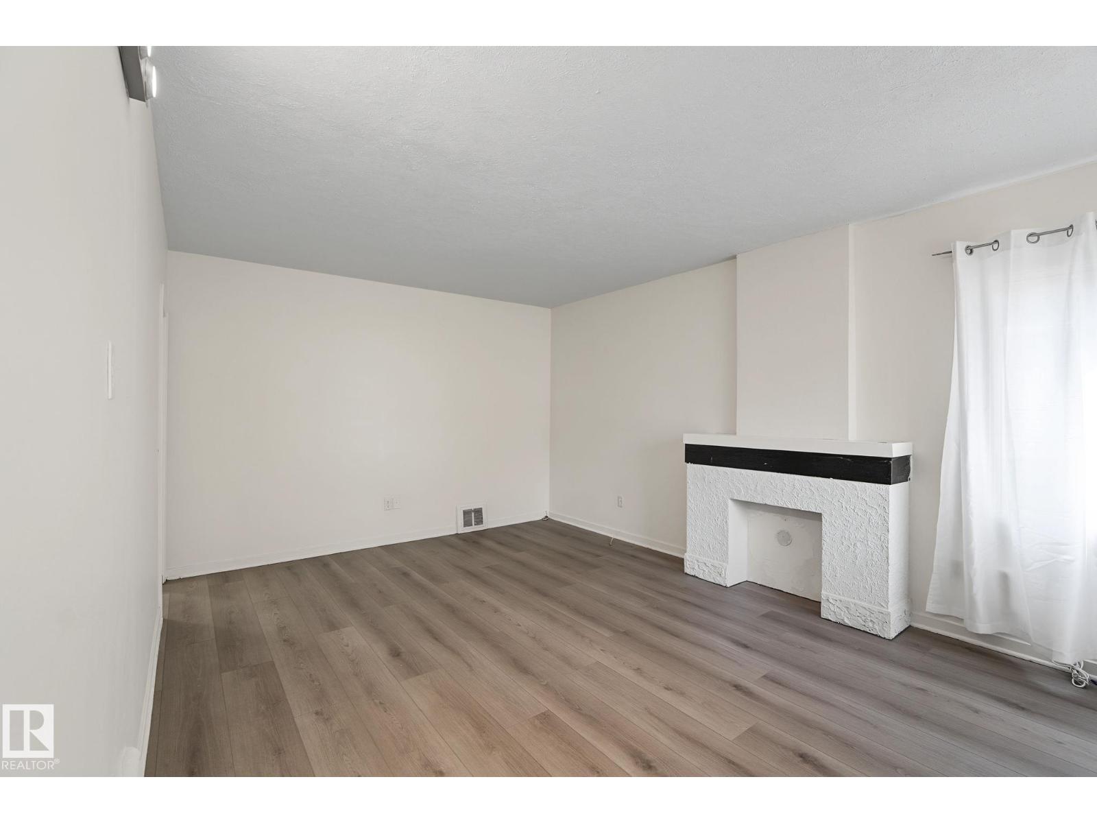 11147 78 AV NW