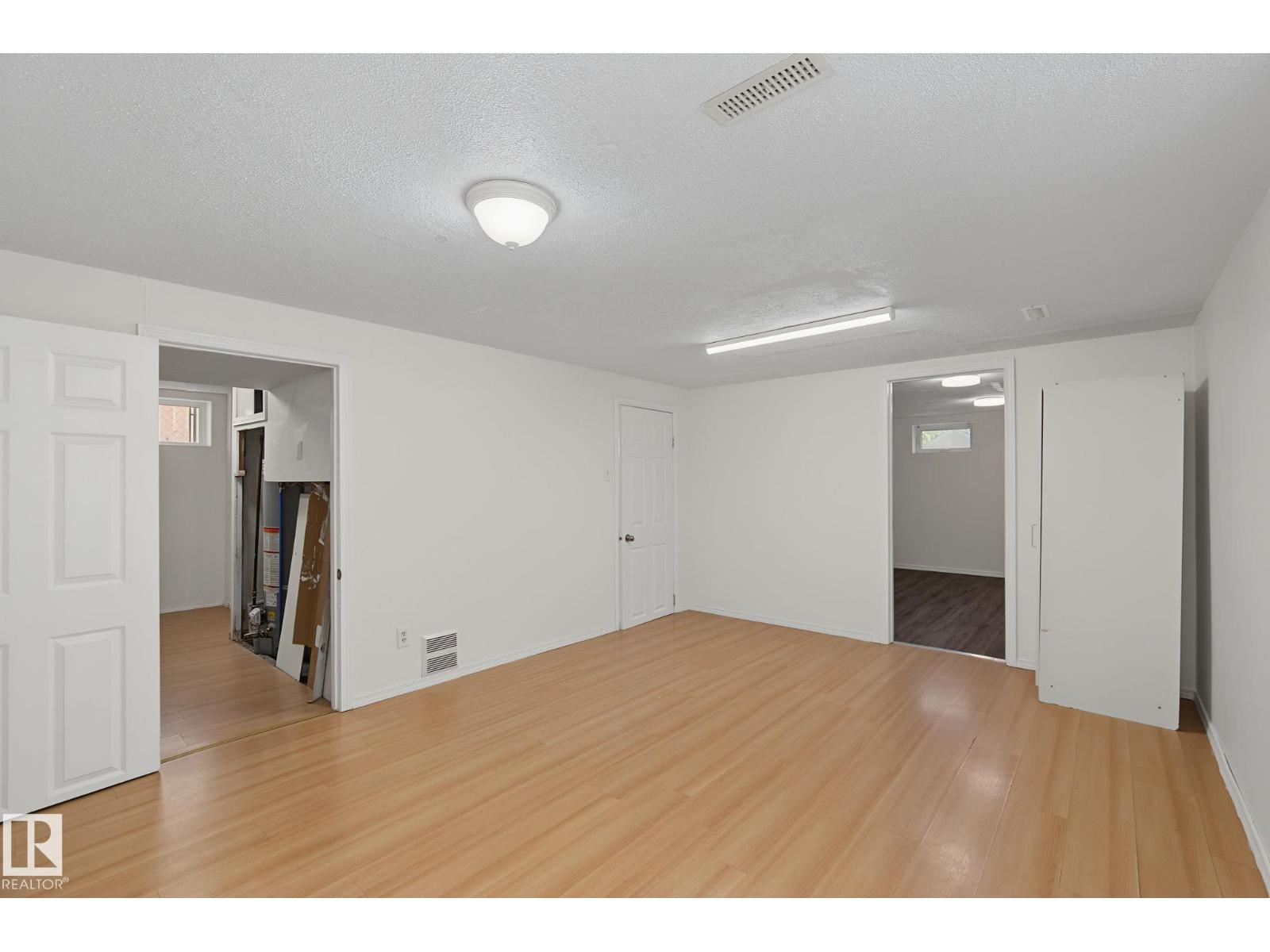 11147 78 AV NW