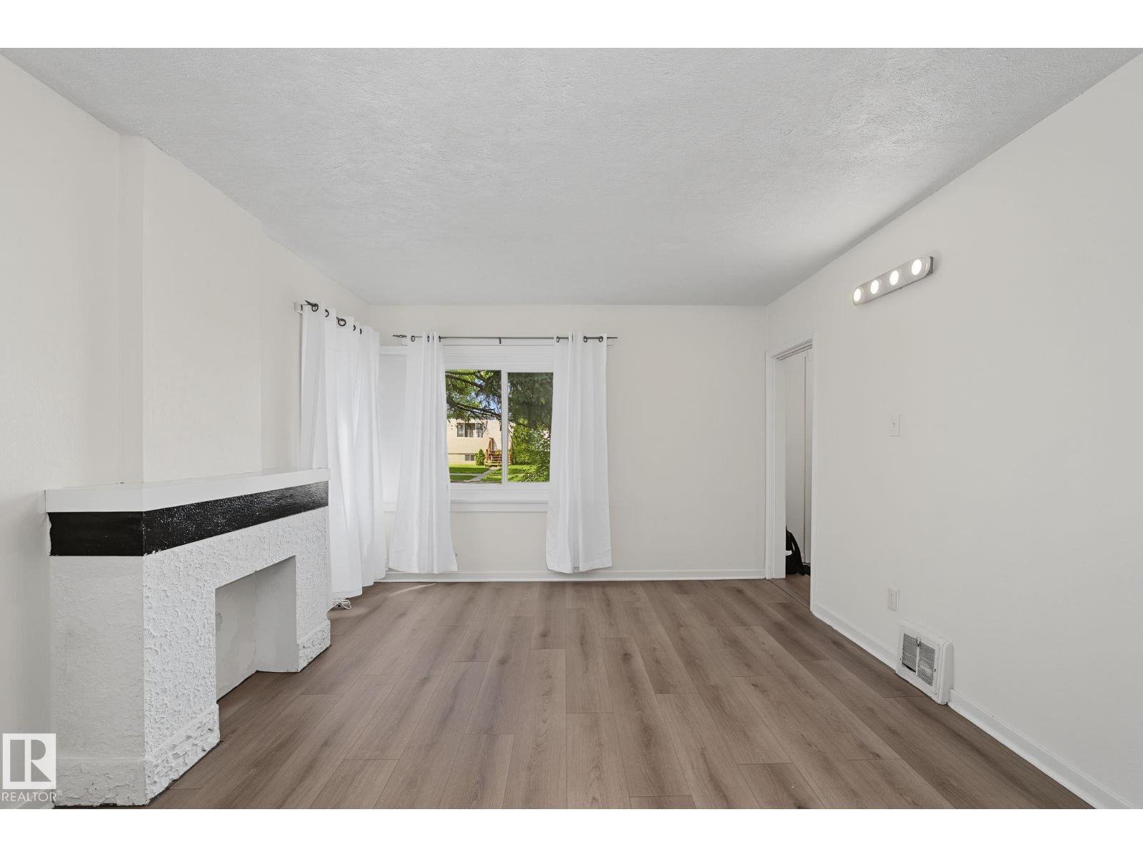 11147 78 AV NW