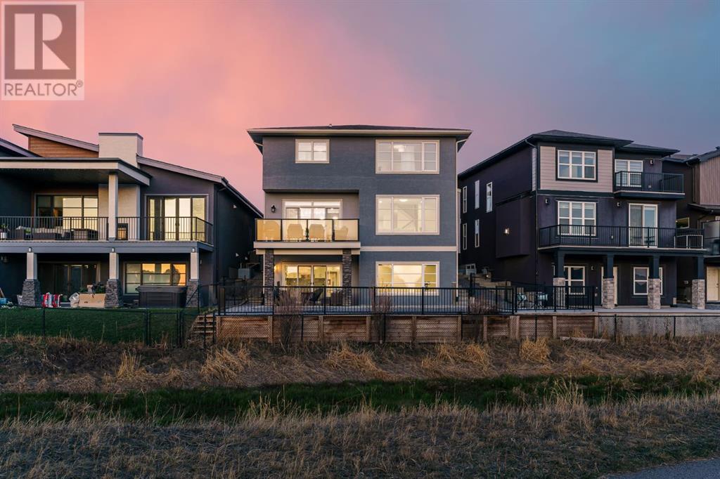 229 Carringvue Manor NW
