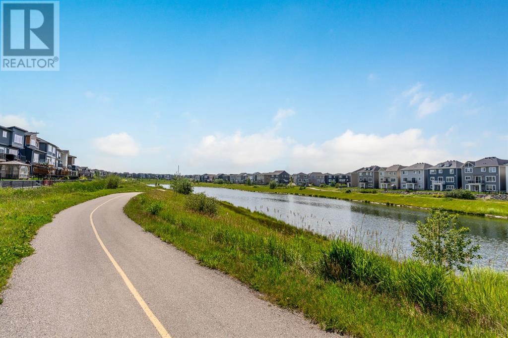 229 Carringvue Manor NW