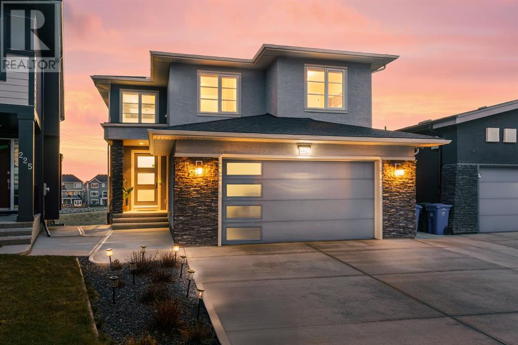 229 Carringvue Manor NW