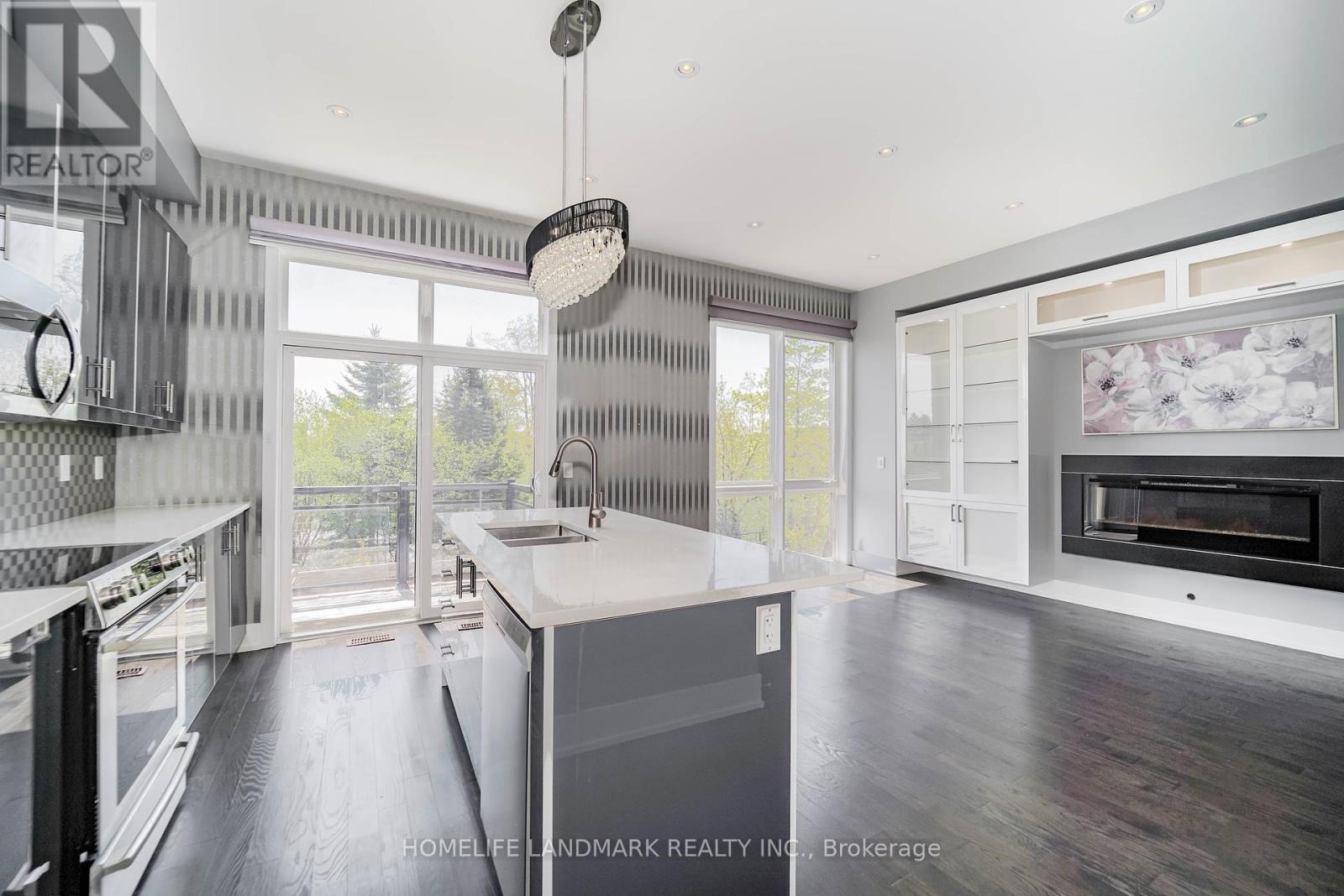 8 CRESTRIDGE DRIVE