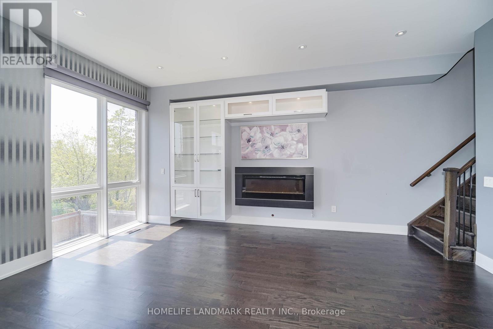 8 CRESTRIDGE DRIVE