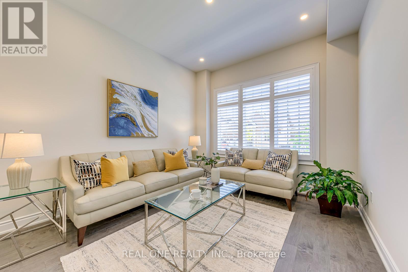 43 VIVA GARDENS