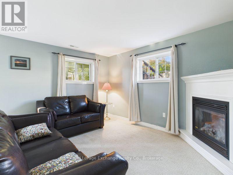 LOWER - 378 DUNCAN PLACE