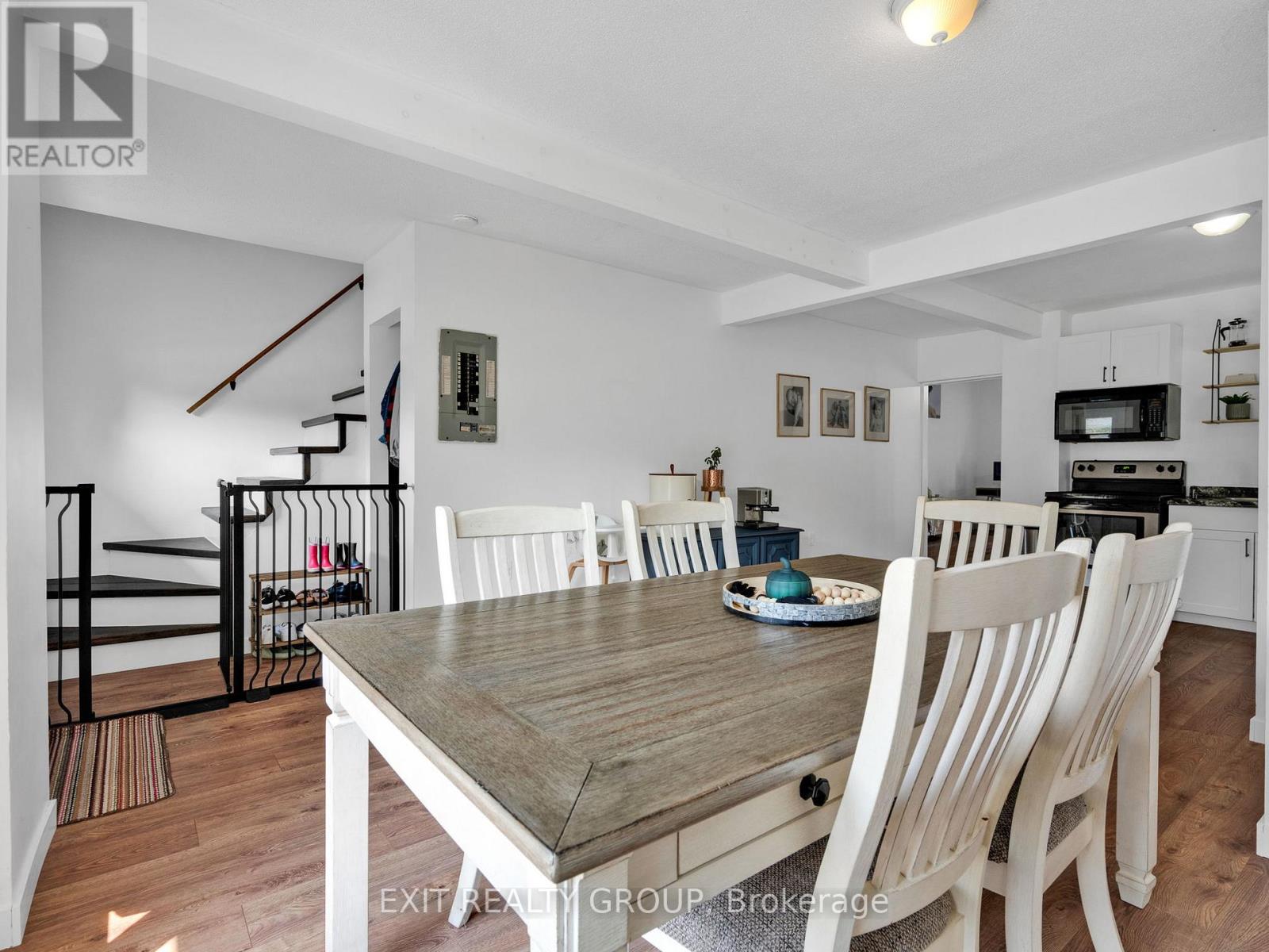 B - 109 PRINCE EDWARD STREET