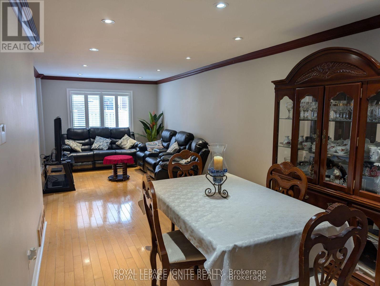98 CHLOE CRESCENT