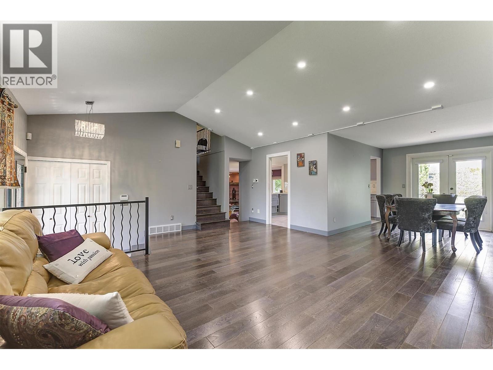 1852 Crossglen Court