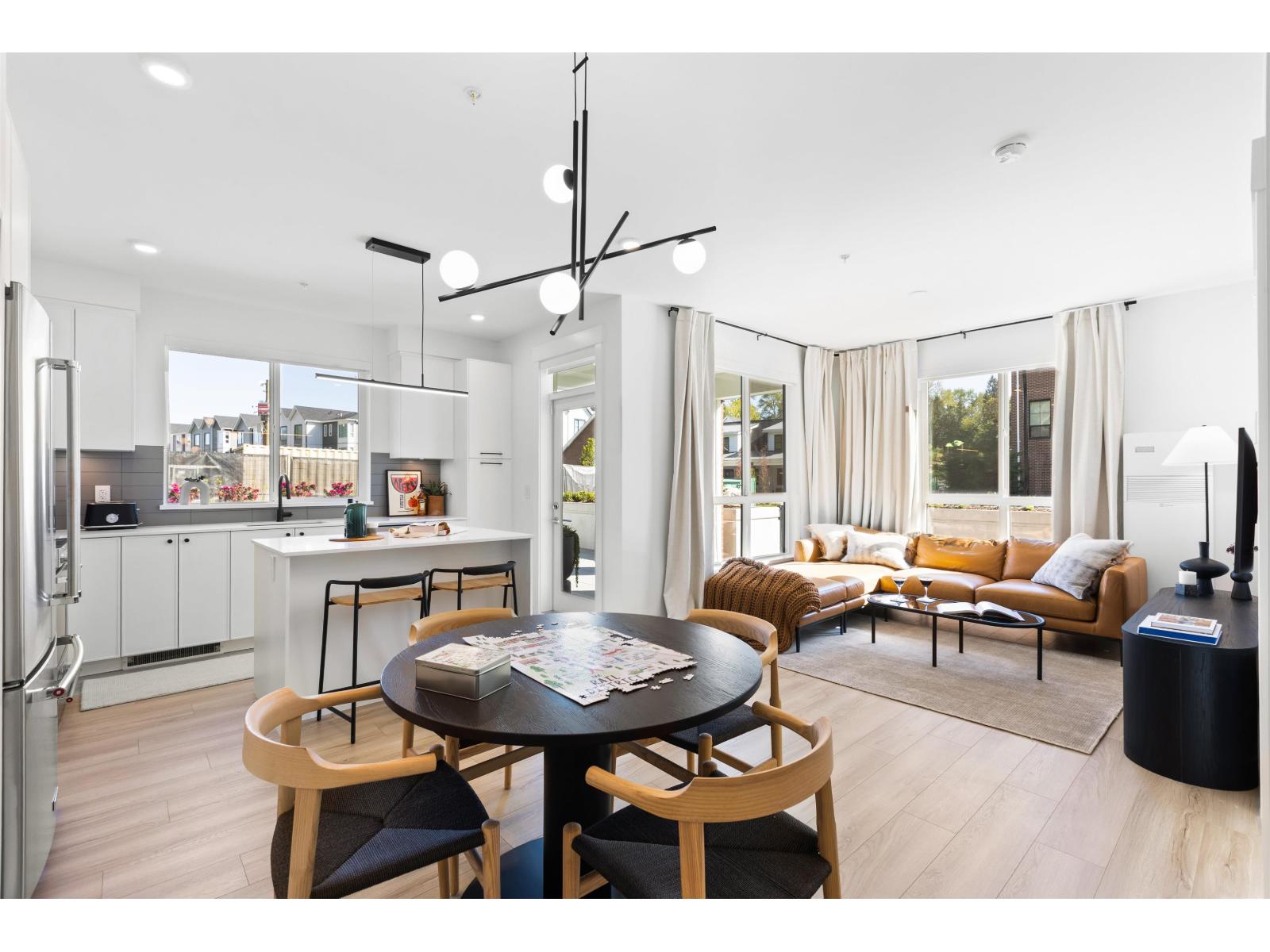408 2771 MONTROSE AVENUE