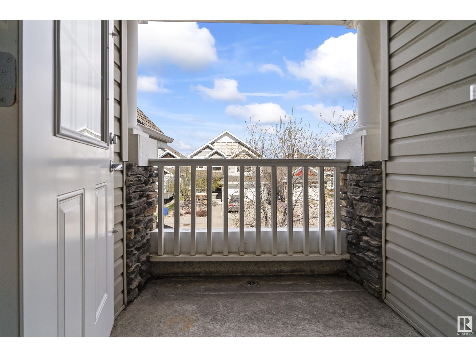 558 STEWART CR SW