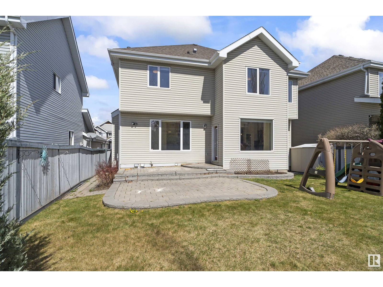 558 STEWART CR SW