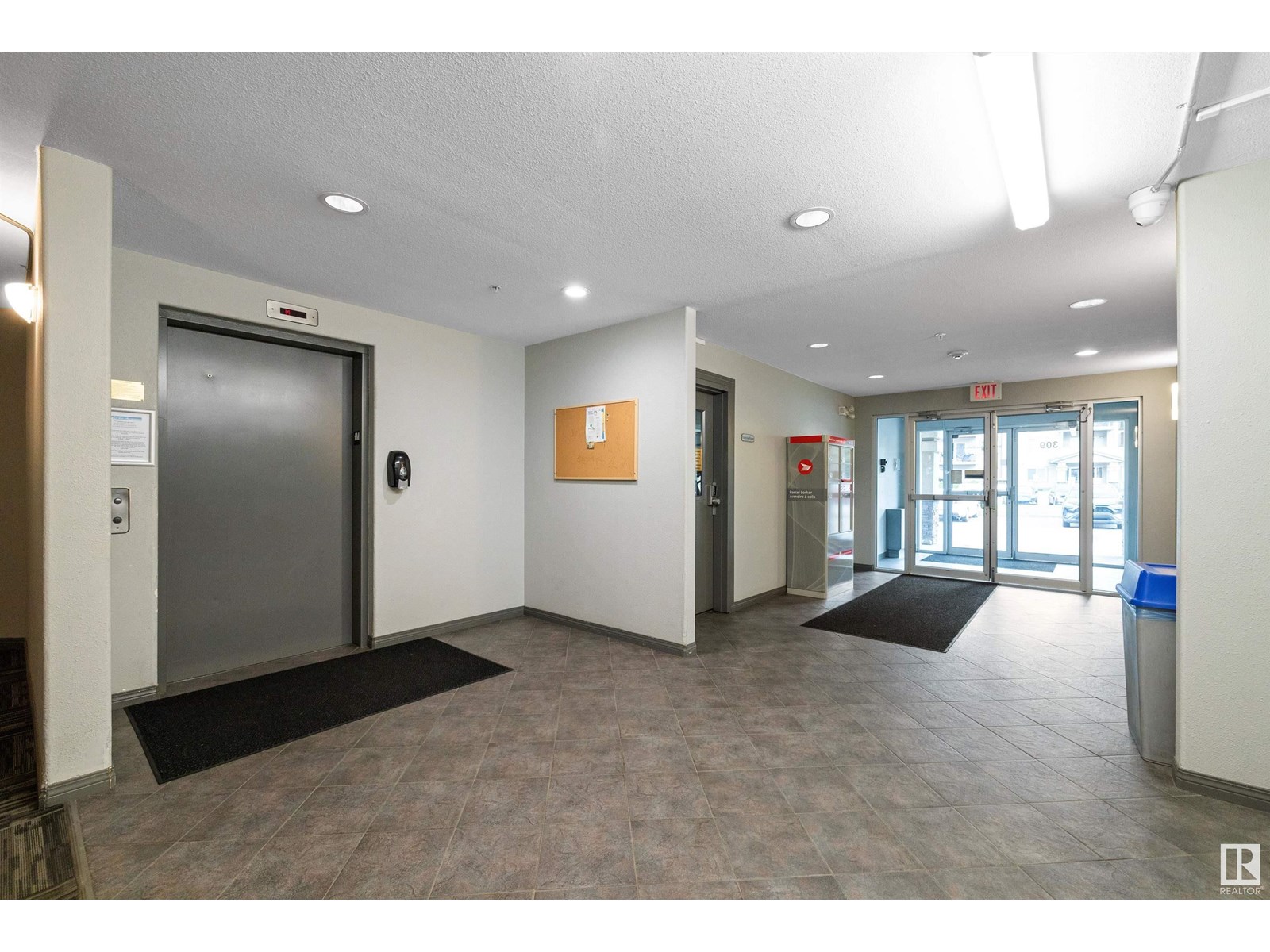 #404 309 CLAREVIEW STATION DR NW