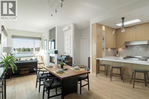 PH5 2285 Bowker Ave Oak Bay BC V8R2E2