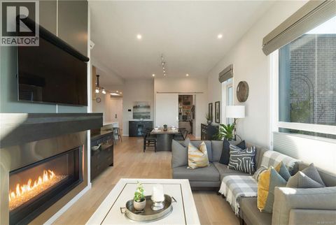 PH5 2285 Bowker Ave Oak Bay BC V8R2E2