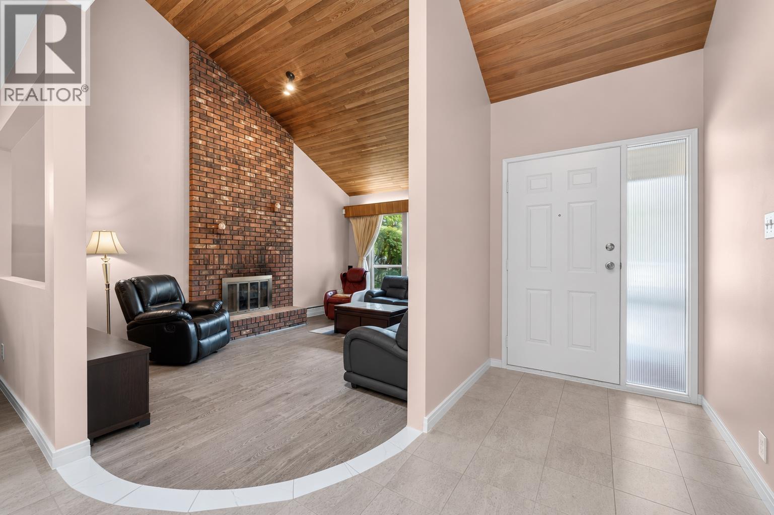 10441 HOLLYBANK DRIVE