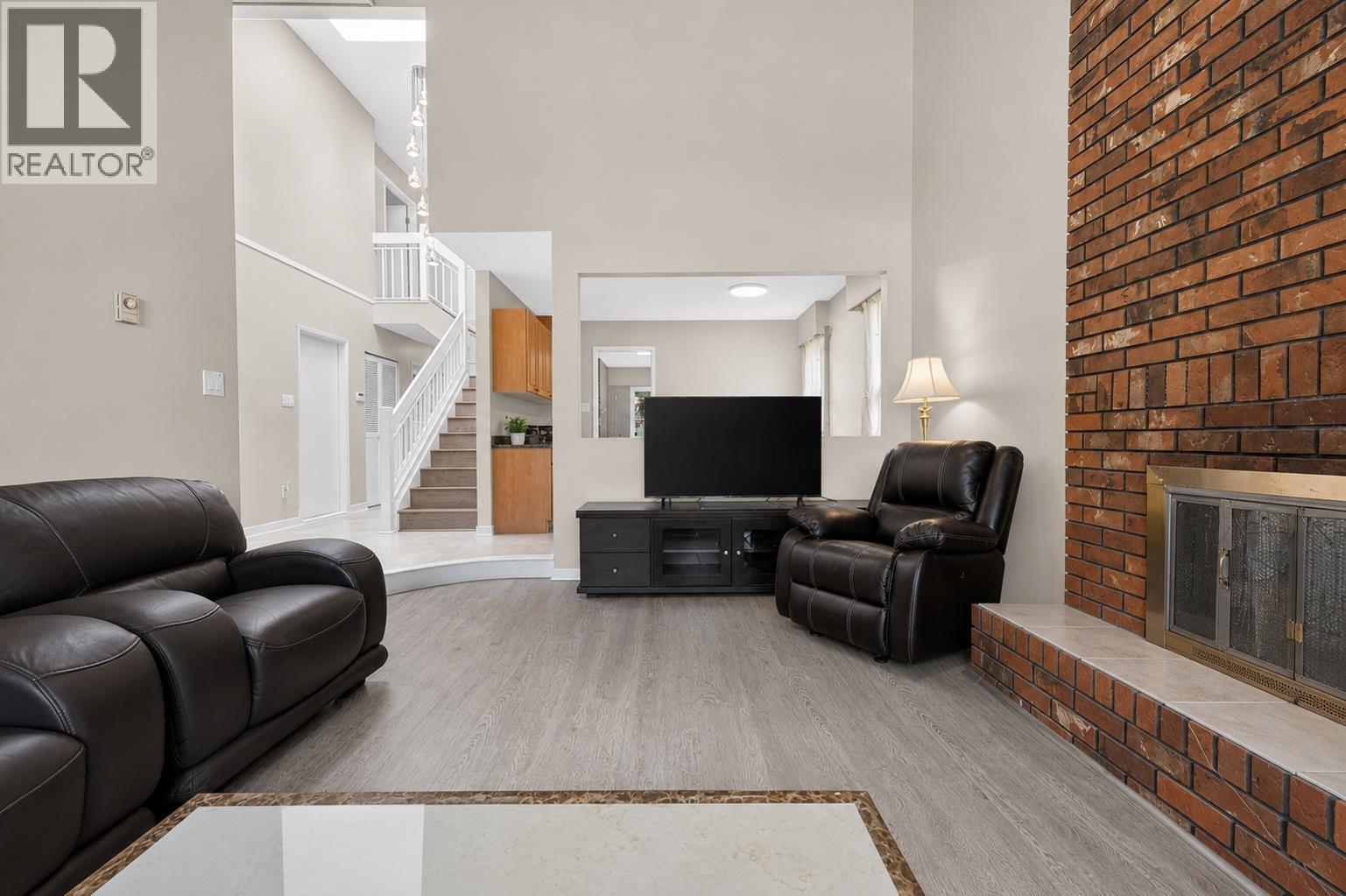 10441 HOLLYBANK DRIVE