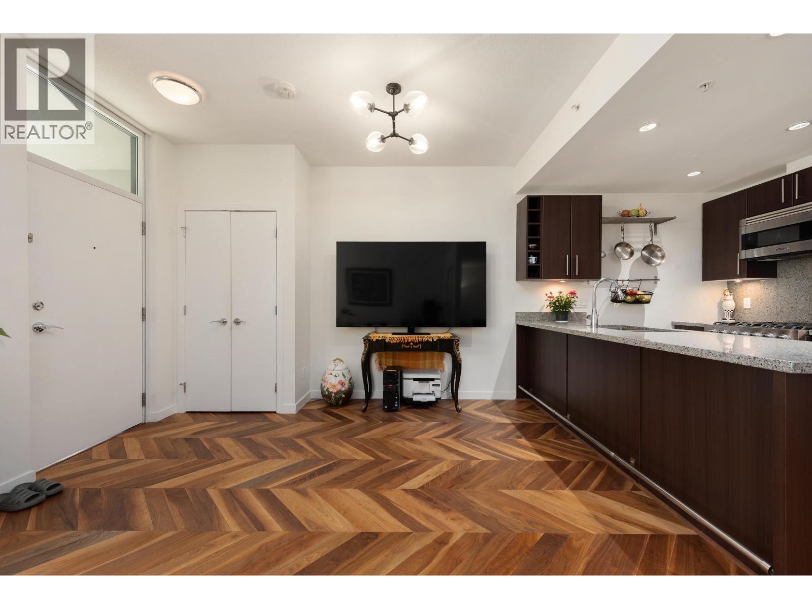 253 108 W 1ST AVENUE