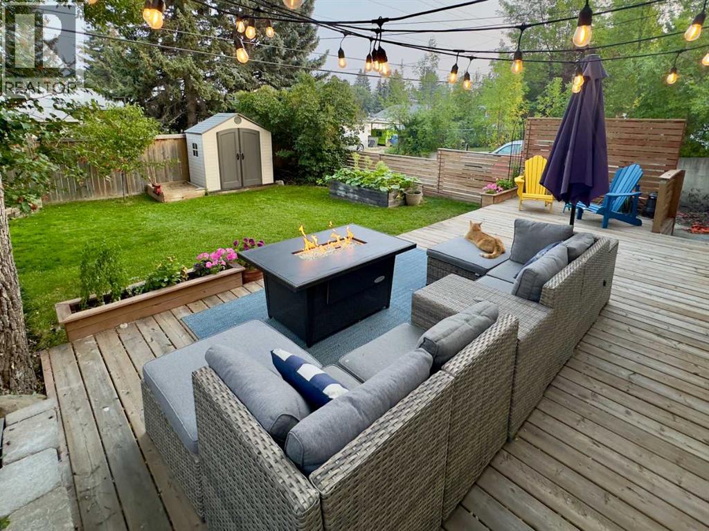 568 Northmount Drive NW