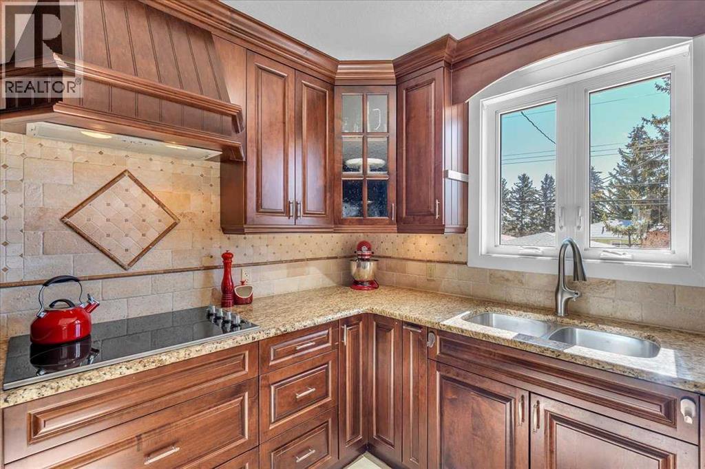 568 Northmount Drive NW