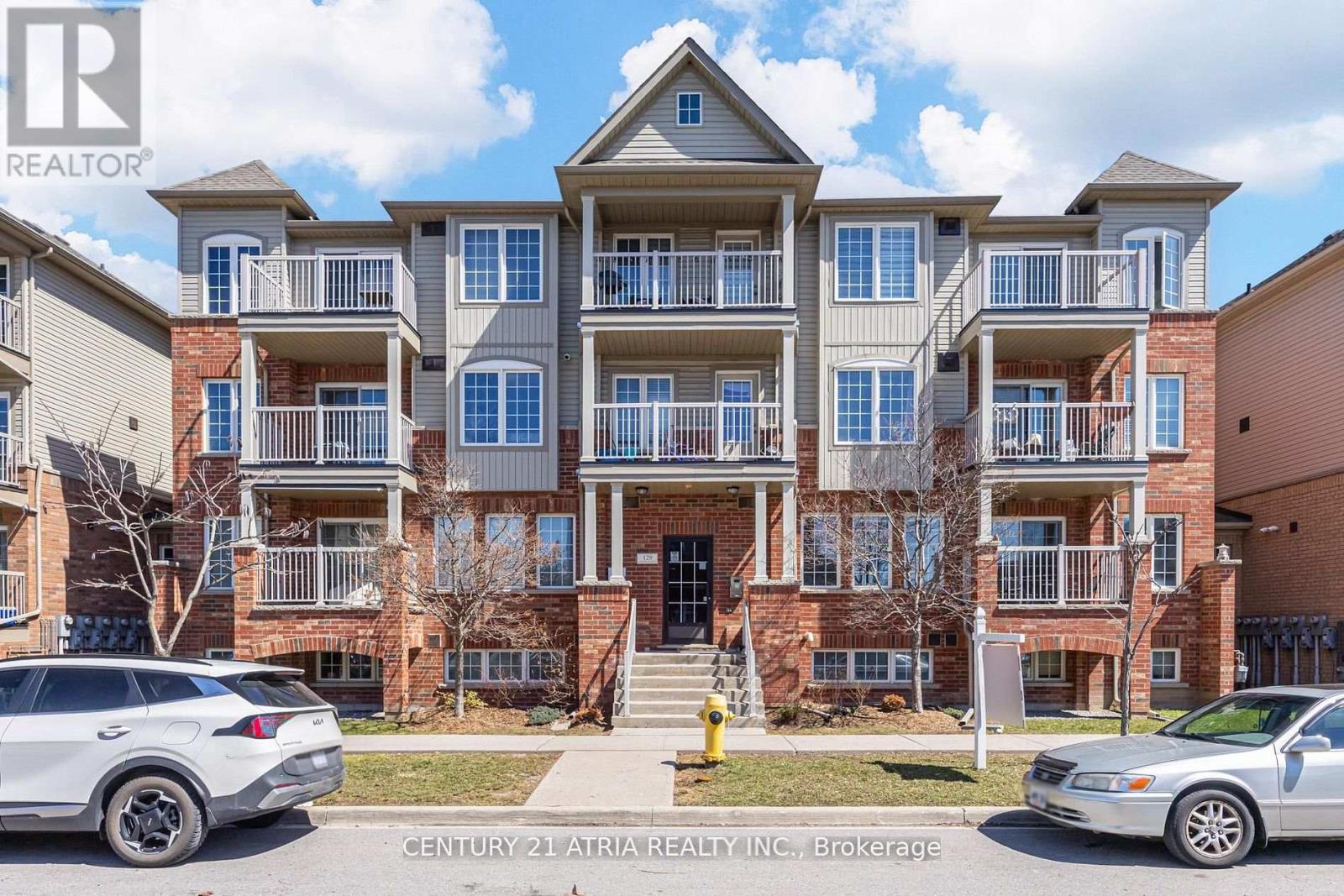 Photo 1 of 35 — 5 - 129 ISAAC DEVINS BOULEVARD Unit 5, Toronto (Humberlea-Pelmo Park), ON M9M0C4