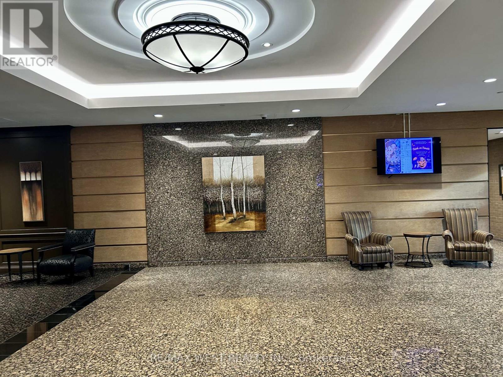 2405 - 100 UPPER MADISON AVENUE