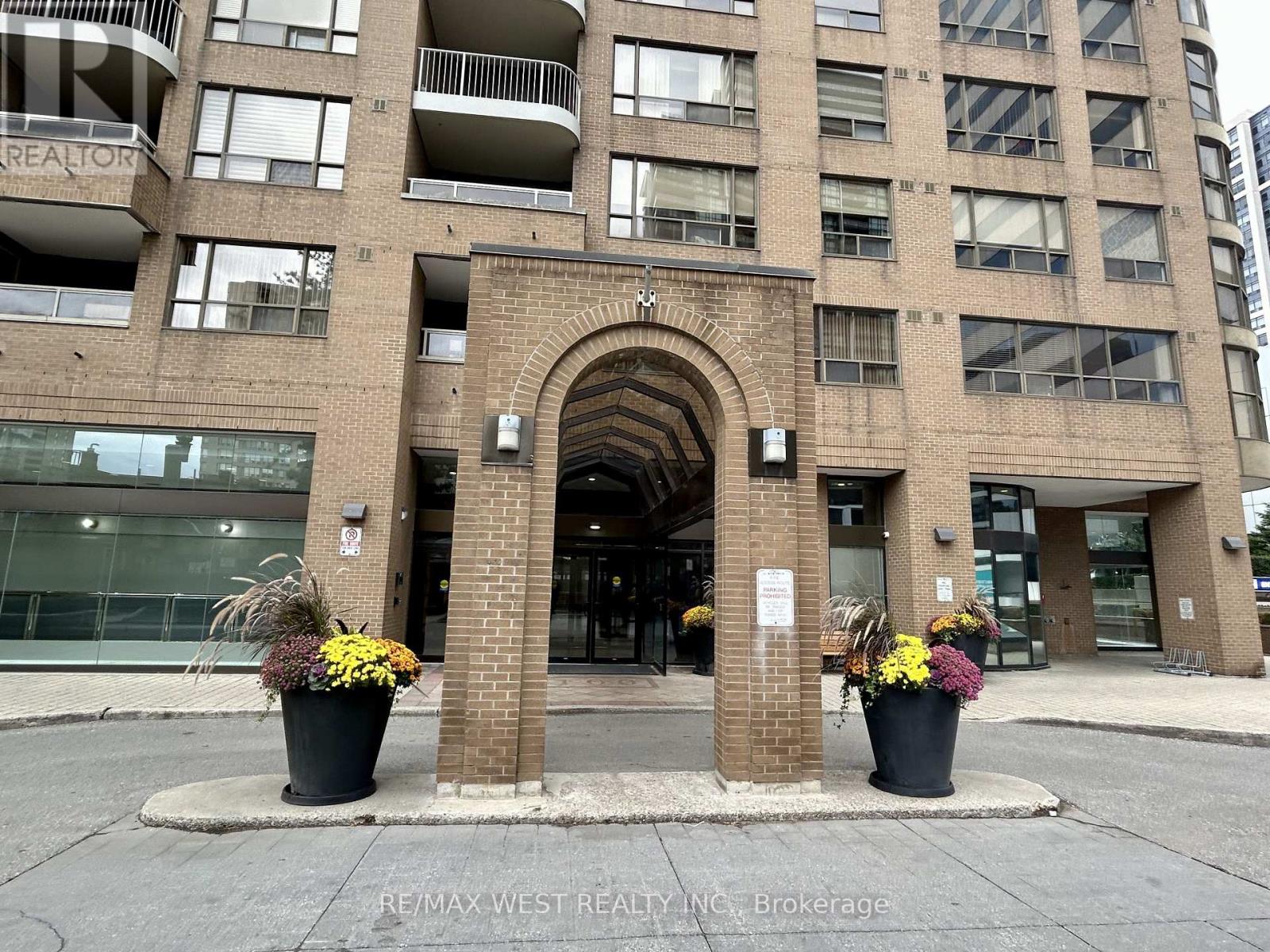 2405 - 100 UPPER MADISON AVENUE