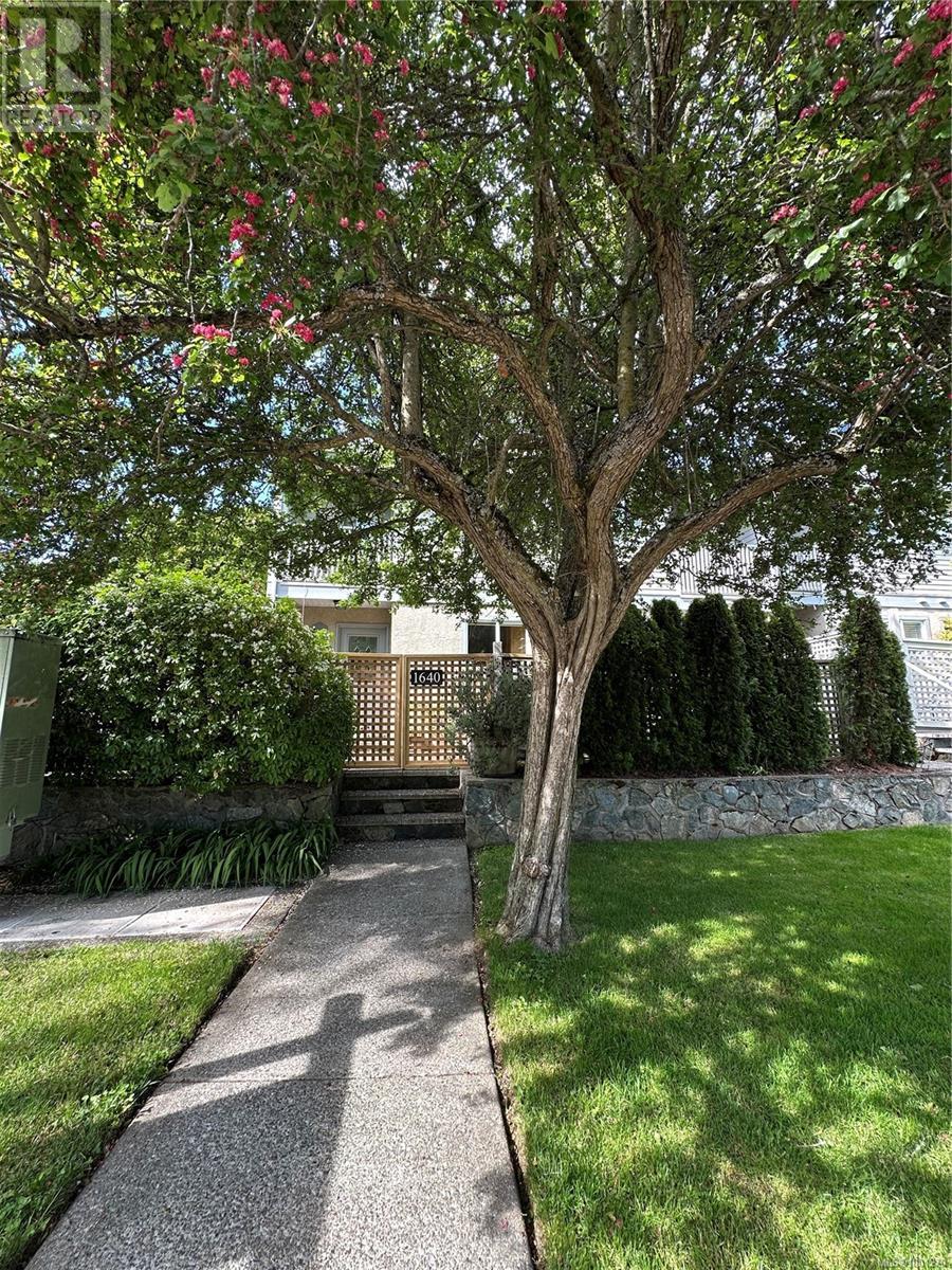 1640 Myrtle Ave