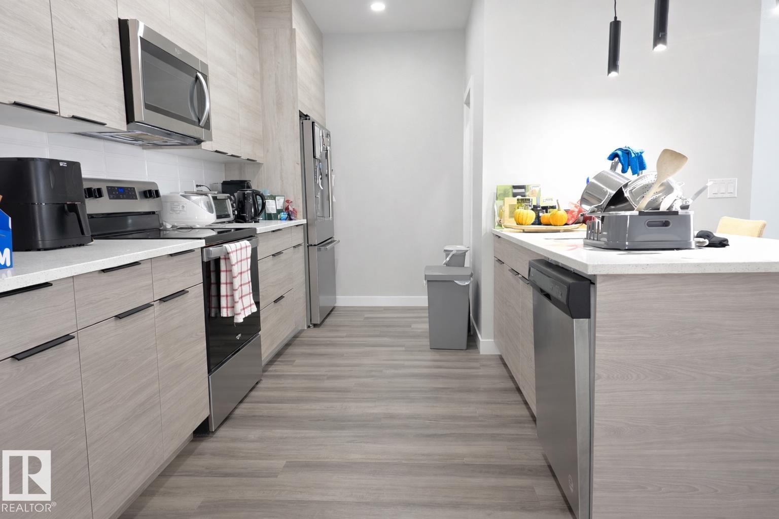 7113 / 7115 106 ST NW